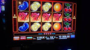 Live dealer casino table on apk 3 platform for Philippines players